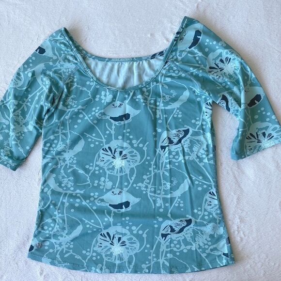 Lululemon Scoop Neck Floral Half Sleeve Top - Picture 2 of 5